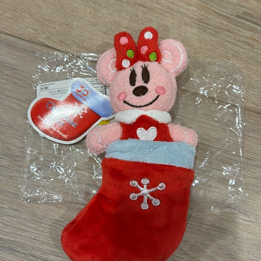 Tokyo Disney gingerbread cookie plush Minnie badge in stocking Christmas 2013